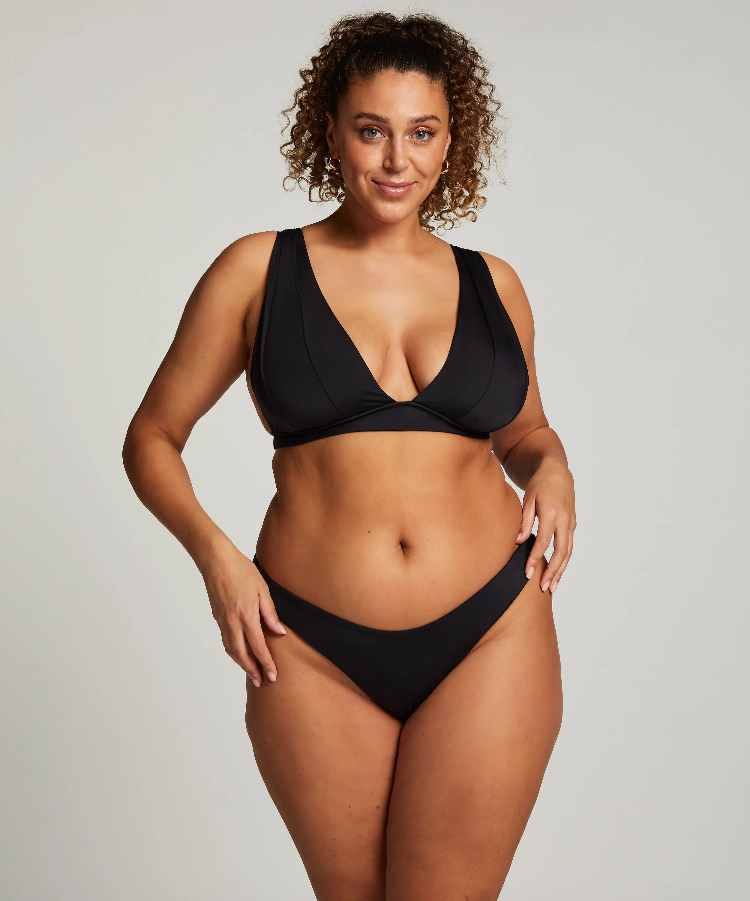 Top de bikini triangular Luxe - Negro